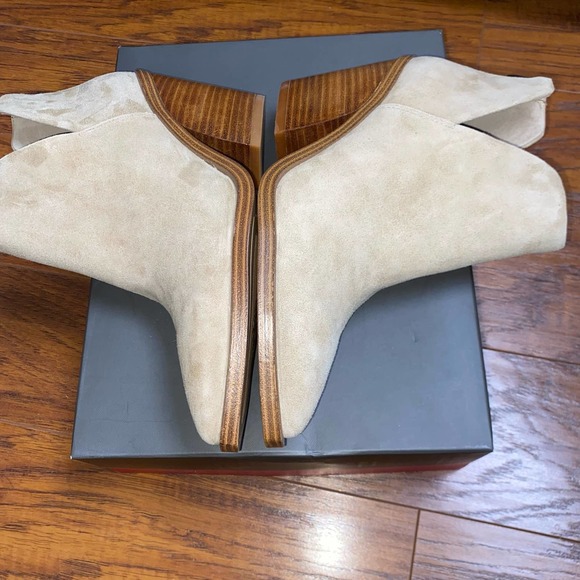 Vince Camuto Gigietta split shaft bootie, 8. NWOT - Picture 5 of 16